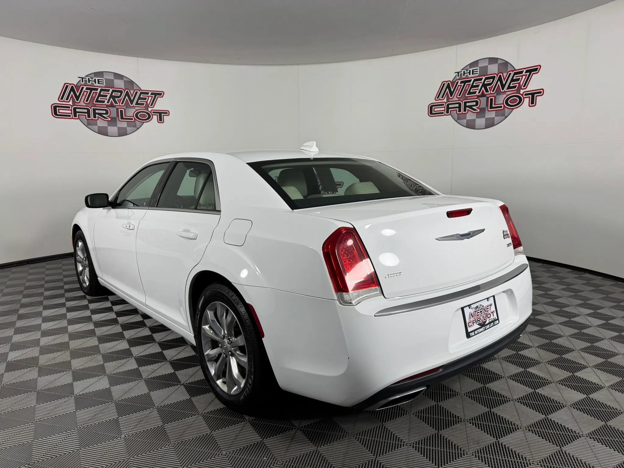 Used 2017 Chrysler 300 Limited w/ Driver Convenience Group AWD/4WD image 5