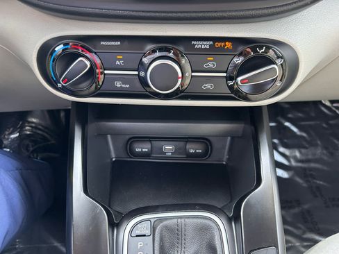Used 2020 Kia Soul LX FWD image 18