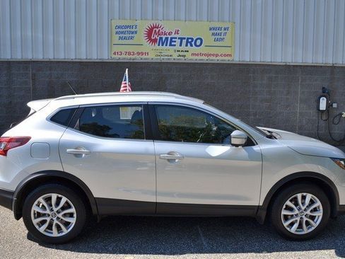 Used 2022 Nissan Rogue Sport SV w/ Technology Package image 9