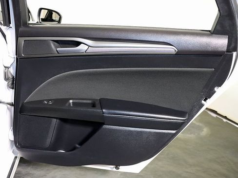 Used 2019 Ford Fusion SE image 30