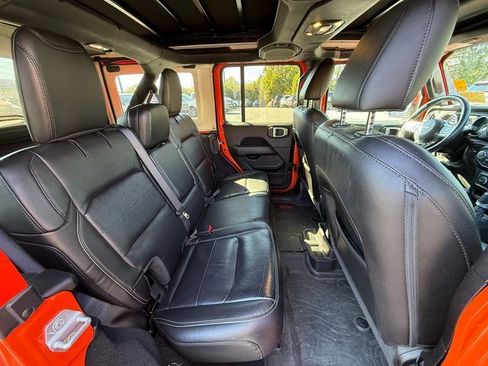 Used 2020 Jeep Wrangler Unlimited Sahara image 16