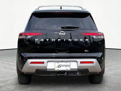 Used 2025 Nissan Pathfinder SL w/ SL Premium Package FWD image 6
