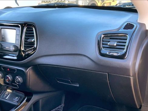 Used 2018 Jeep Compass Altitude image 15