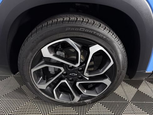 Used 2024 Chevrolet Trax RS w/ Sunroof Package FWD image 12