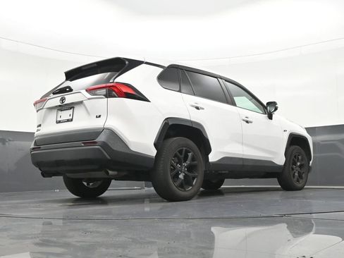 Used 2022 Toyota RAV4 LE FWD image 27