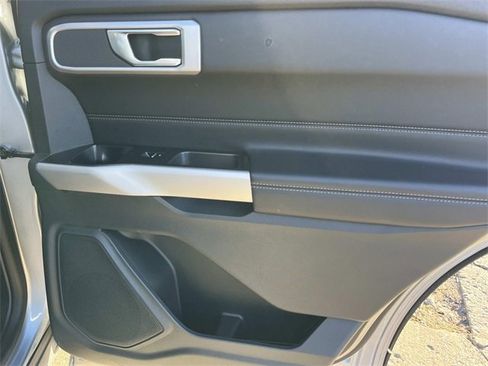 Used 2022 Ford Explorer XLT w/ Equipment Group 202A image 23