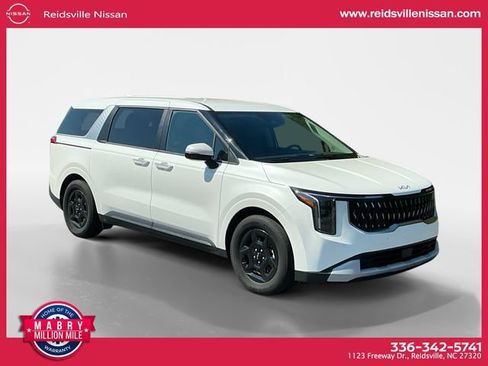 Used 2025 Kia Carnival FWD image 8