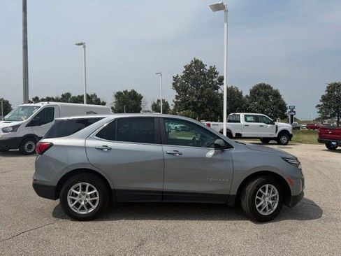Used 2024 Chevrolet Equinox LT w/ Driver Convenience Package AWD/4WD image 10