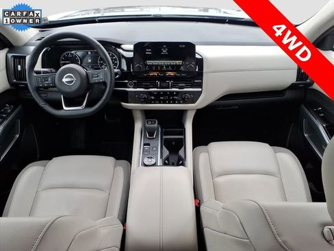 Used 2023 Nissan Pathfinder SL image 13