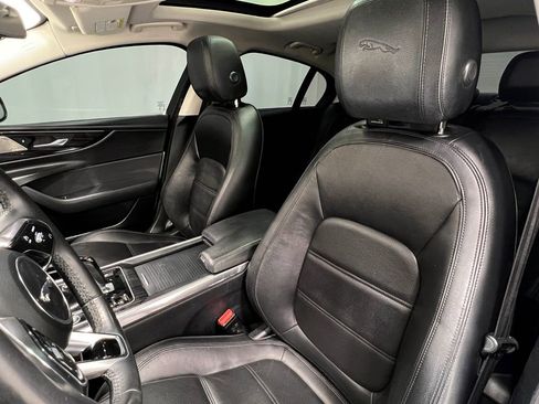 Used 2020 Jaguar XE S RWD image 14