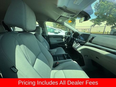 Used 2024 Honda Odyssey EX image 3