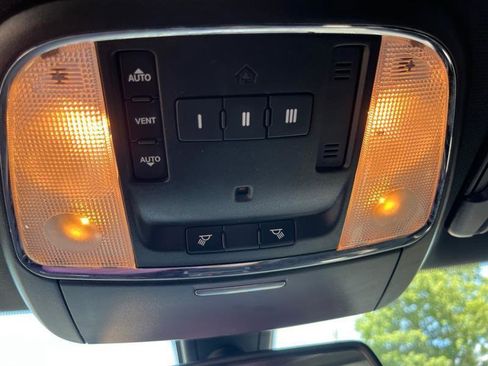 Used 2017 Dodge Charger SXT w/ AWD Plus Group image 23