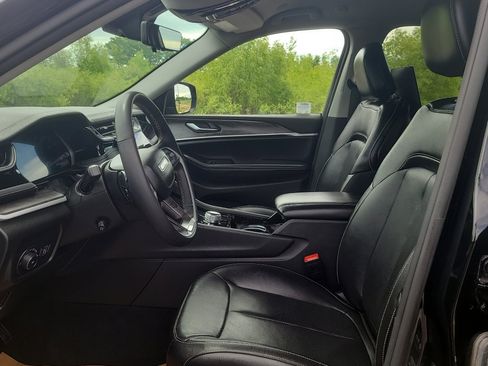 Used 2023 Jeep Grand Cherokee Limited w/ Luxury Tech Group II AWD/4WD image 14