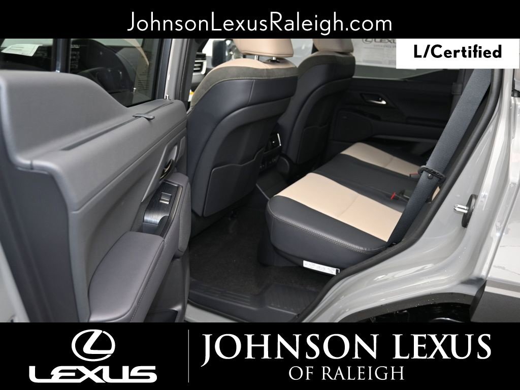 Used 2025 Lexus GX 550 AWD/4WD image 12