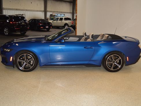 Used 2024 Ford Mustang Premium image 5