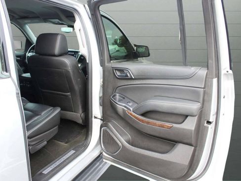 Used 2017 Chevrolet Suburban LT AWD/4WD image 18