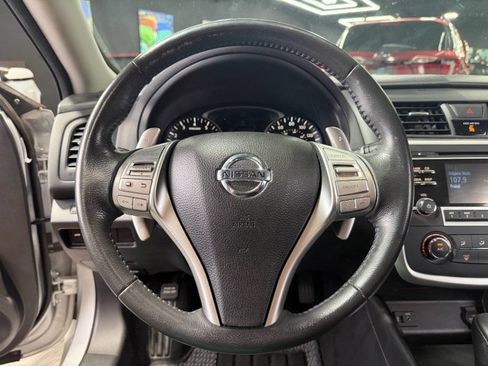 Used 2016 Nissan Altima 2.5 SR FWD image 10