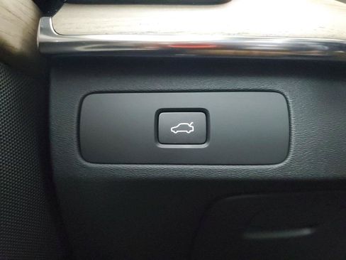 Certified 2026 Volvo XC90 B6 Plus w/ Protection Package Premier AWD/4WD image 35