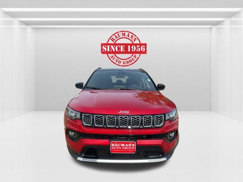 Used 2025 Jeep Compass Limited image 11