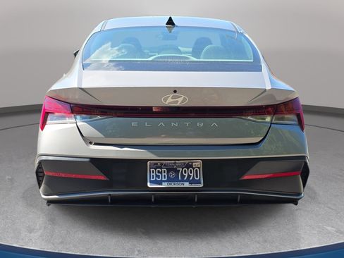 Used 2025 Hyundai Elantra SEL FWD image 2