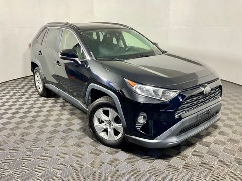Used 2019 Toyota RAV4 XLE AWD/4WD image 5