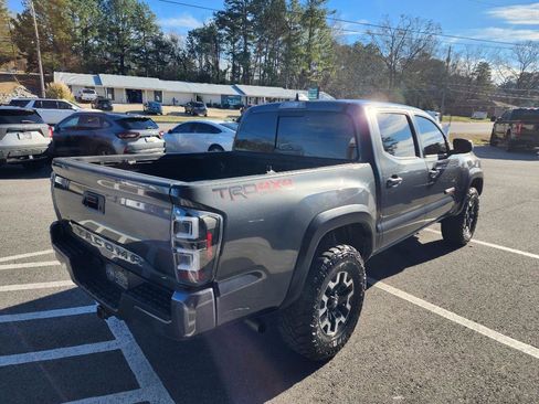 Used 2022 Toyota Tacoma TRD Off-Road image 6