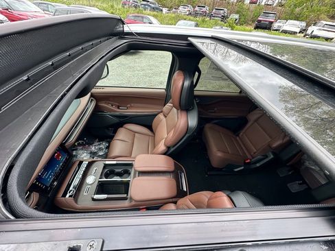 New 2026 Lincoln Navigator L Reserve AWD/4WD image 7
