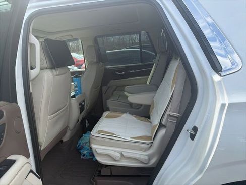 Used 2023 GMC Yukon Denali AWD/4WD image 7