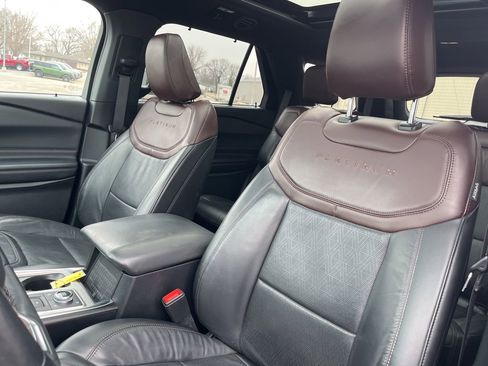 Used 2021 Ford Explorer Platinum image 12