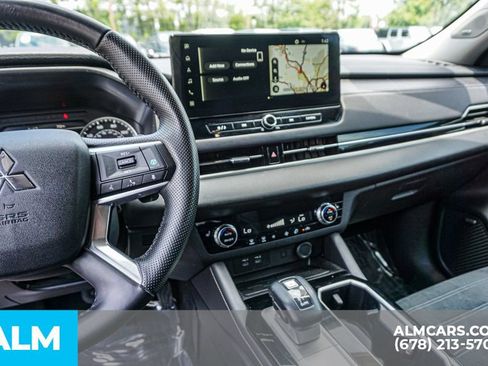 Used 2025 Mitsubishi Outlander SE FWD image 34