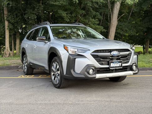 Certified 2023 Subaru Outback Limited AWD/4WD image 1