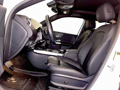 Used 2023 Mercedes-Benz GLB 250 4MATIC image 9