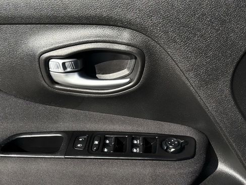 Used 2021 Jeep Renegade Sport image 18