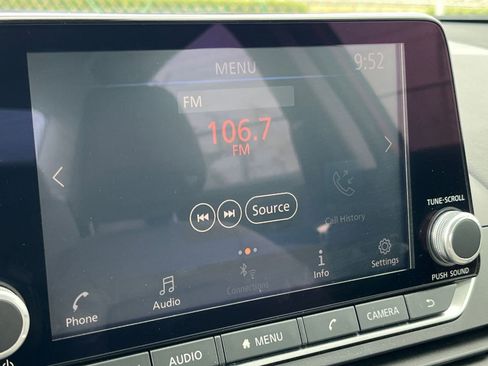 Used 2025 Nissan Altima 2.5 SV FWD image 17