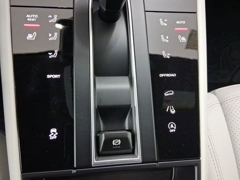 New 2026 Porsche Macan image 28