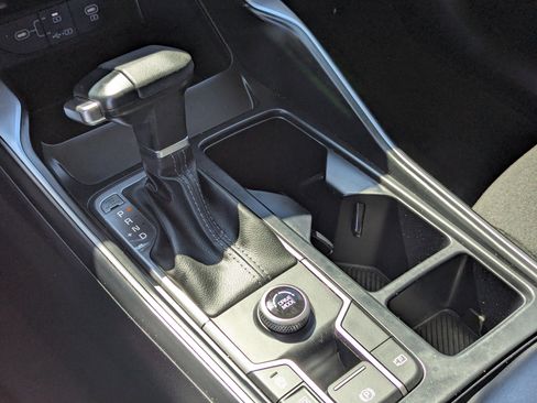 Used 2025 Kia Sorento LX image 24