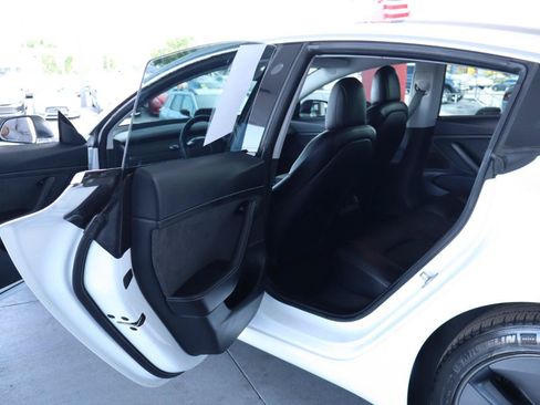 Used 2018 Tesla Model 3 Mid Range RWD image 29