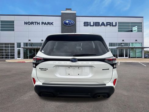 Used 2025 Subaru Forester Touring image 4