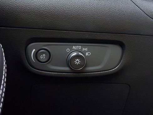 Used 2025 Buick Encore GX Preferred AWD/4WD image 31