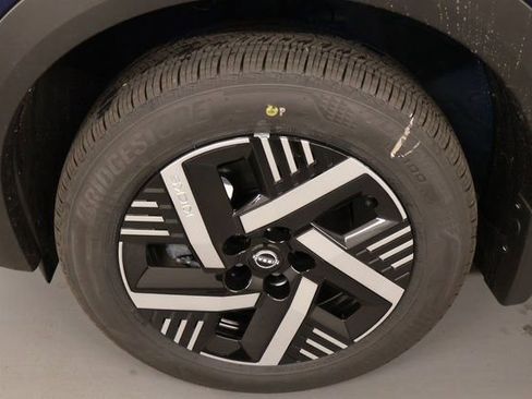 New 2026 Nissan Kicks SV w/ Charging Package image 7