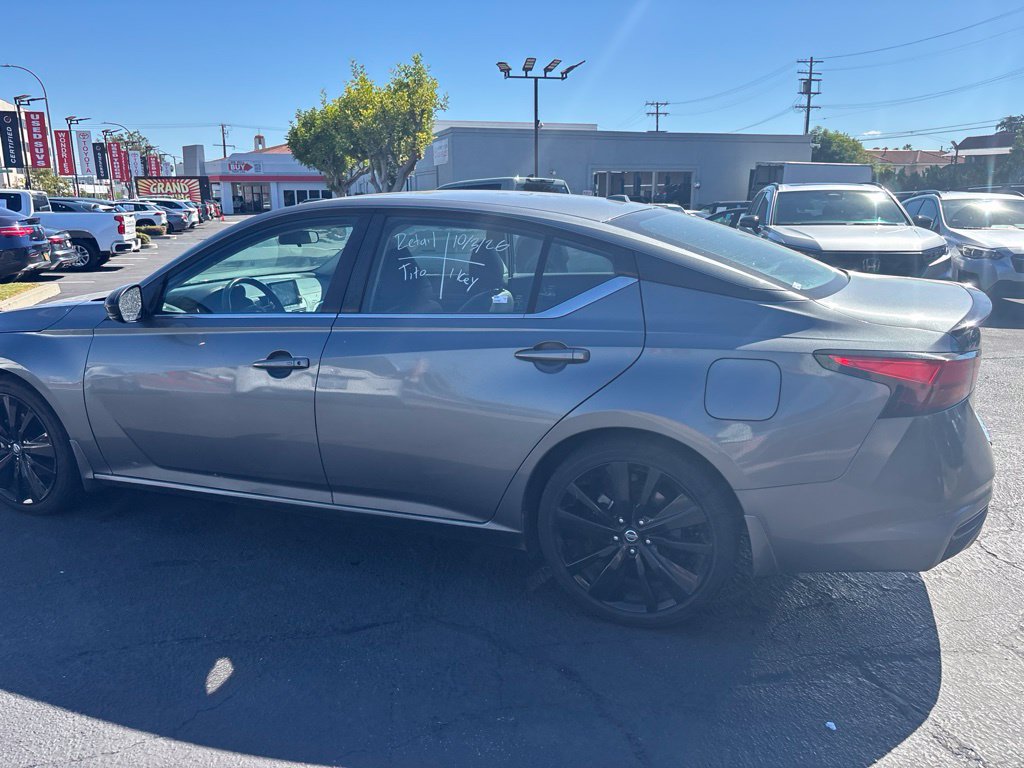 Used 2022 Nissan Altima 2.5 SR w/ Midnight Edition Package FWD image 7