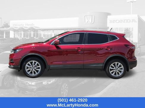 Used 2021 Nissan Rogue Sport SV FWD image 2