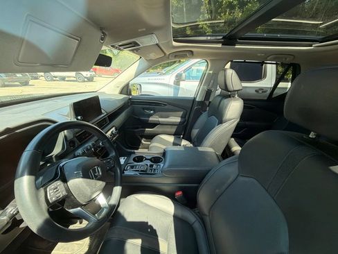 Used 2024 Honda Pilot Touring image 7