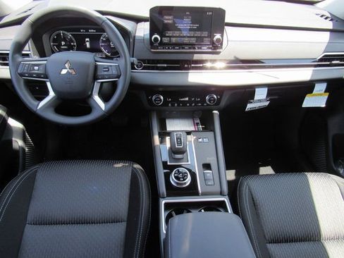 New 2025 Mitsubishi Outlander ES image 10