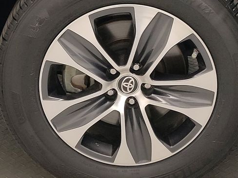 Used 2021 Toyota Highlander XLE image 31