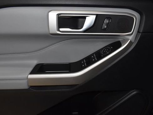 Used 2022 Ford Explorer XLT w/ Equipment Group 202A image 28