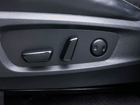 Used 2022 Nissan Pathfinder Platinum w/ Cargo Package image 22