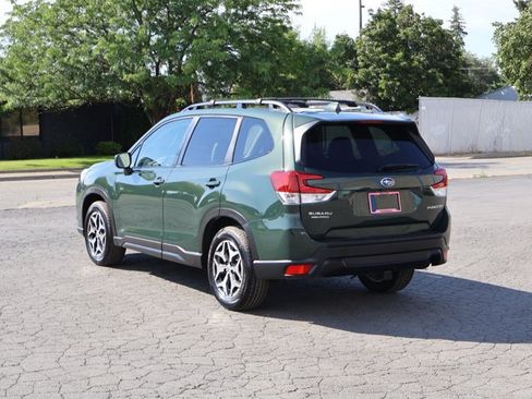 Certified 2022 Subaru Forester Premium AWD/4WD image 9