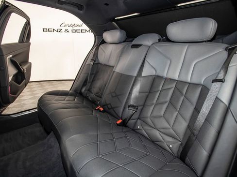 Used 2025 BMW 760i xDrive w/ Executive Package AWD/4WD image 14