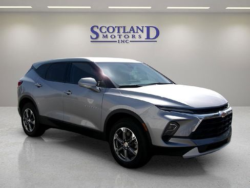 Used 2025 Chevrolet Blazer LT image 4